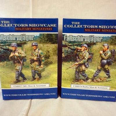 1103	COLLECTORS SHOWCASE WWII MINIATURE SOLDIERS BOXED SETS LOT OF 2
