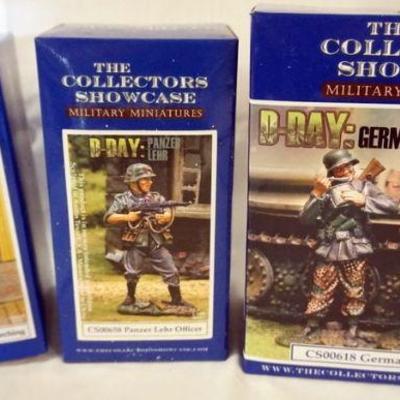 1108	COLLECTORS SHOWCASE WWII MINIATURE SOLDIERS BOXED SETS 
