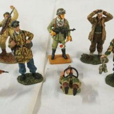 1317	GROUP OF 10 ASSORTED DICAST WWII METAL SOLDIERS
