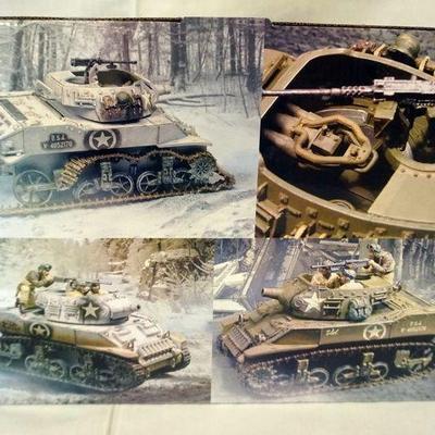 1135	COLLECTORS SHOWCASE WWII MINIATURE STUART WINTER TANK M8 HMC
