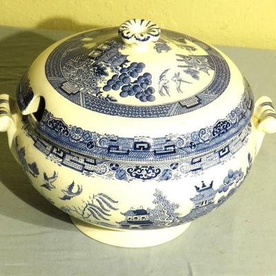 Willow Wedgewood soup taurine with lid