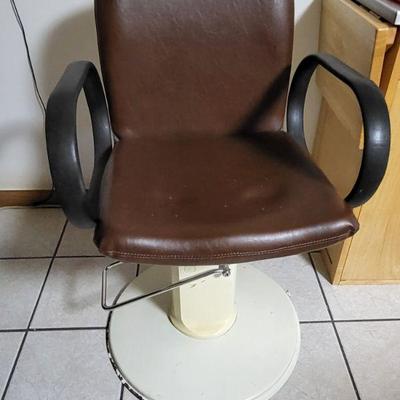 Hair stylist chair