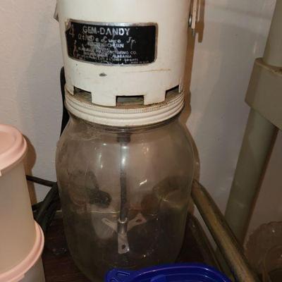 Electric butterchurn
