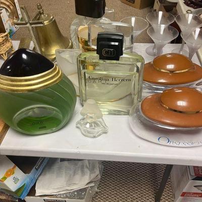 DISPLAY PERFUMES