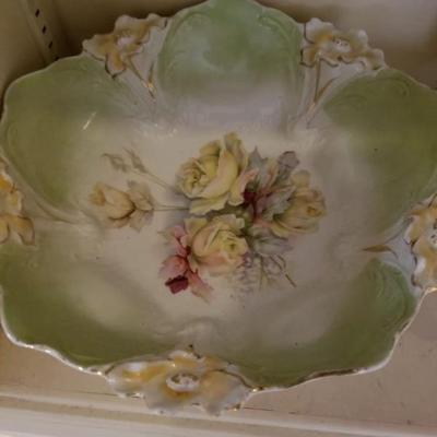 Yellow roses decorative plate