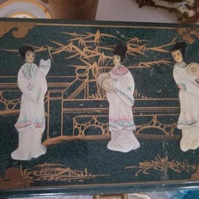 Oriental chest/hardstone figures