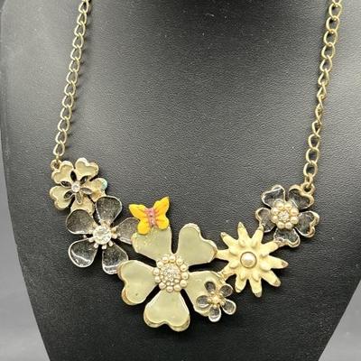 Vintage Enameled Flower 16in Necklace