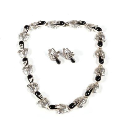 (3pc) MEXICAN STERLING SUITE | Teardrop-shaped onyx set in sterling silver links, signed 