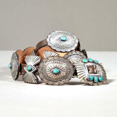 NATIVE AMERICAN TURQUOISE & STERLING CONCH BELT | Having eight oval engraved sterling silver conches and seven engraved bow-tie...