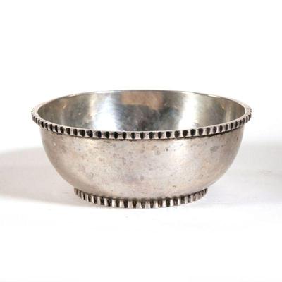 MEXICAN STERLING BOWL | A Mexican sterling low-form bowl with coin edge; 5 ozt - dia. 4.75 in.
