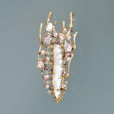 CONTEMPORARY AMORPHOUS PEARL AND DIAMOND PENDANT | Designed as a long amorphous white baroque pearl surrounded by colored pearls and...