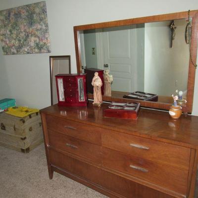 Mid Century dresser with mirror