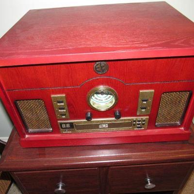 Neat AM/FM radio, turntable, CD and cassette player