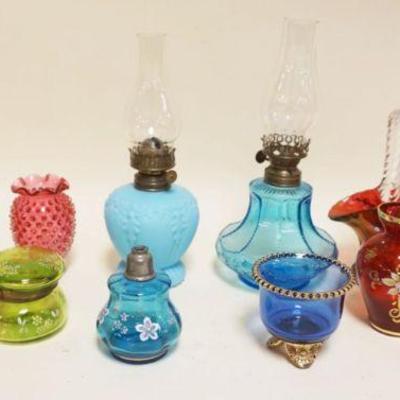 1033	GROUP OF ASSORTED VICTORIAN GLASS INCLUDING KEROSENE LAMPS
