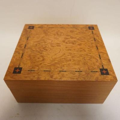 1132	TABLE TOP WOOD CIGAR HUMIDOR, APPROXIMATELY 10 IN X 10 1/2 IN X 5 IN HIGH
