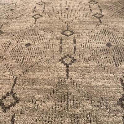 5 x7 area rug (gray and cream)