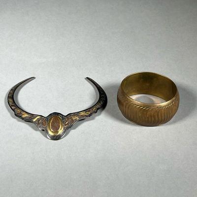 (2PC) BRASS JEWELRY | Includes: 1 brass bracelet with wave pattern & 1 decorated brass necklace.
