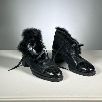 STUART WEITZMAN BOOTS | Women's fur-lined black leather low ankle boots, made in Spain, no apparent size marking. - l. 10.75 in
