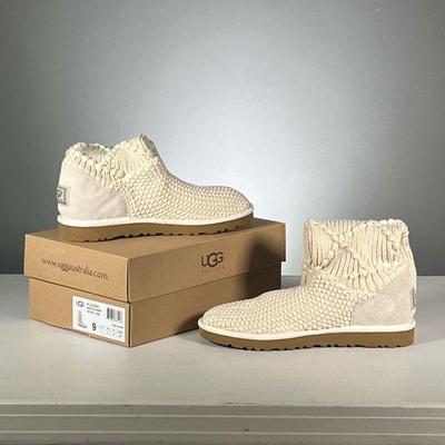[NWT] KNIT UGGS | Ugg Australia classic argyle knit boots in white / cream, women's size 9.
