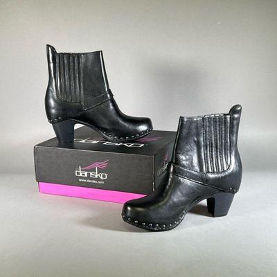 (NEW) DANSKO BLACK LEATHER BOOTS | Heeled Rhianna Full Grain black leather boots. Size 40.
