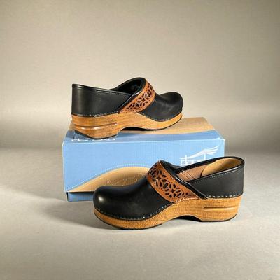 (NEW) DANSKO WOMENâ€™S CLOGS | Pavan Full Grain black leather clogs. Size 39.
