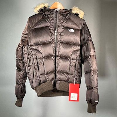 BROWN WOMENâ€™S NORTH FACE JACKET (NWT) | The North Face womenâ€™s Gotham Jacket in bittersweet brown with fur trim around the hood (L)
