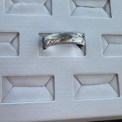 Ring is marked “14k. 88â€