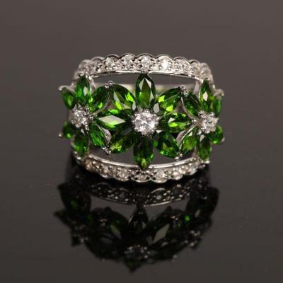 Green peridot & sterling ring