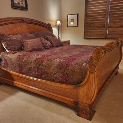 Amini (Aico Innovations Co.) Oak 3 Piece Bedroom Furniture King Sleigh Bed - kept in 1 of 2 guest bedrooms, used sparingly, high quality,...