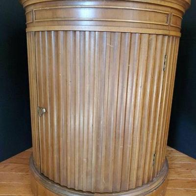 Round End Table With Storage (20Ã—24.25")