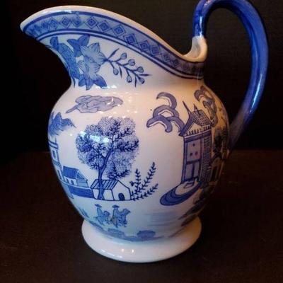 Vintage Blue/White Willow Jug (9")