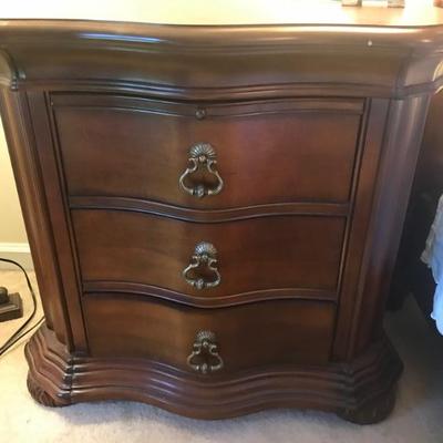 Collection Europa nightstand $169
34 X 18 X 30