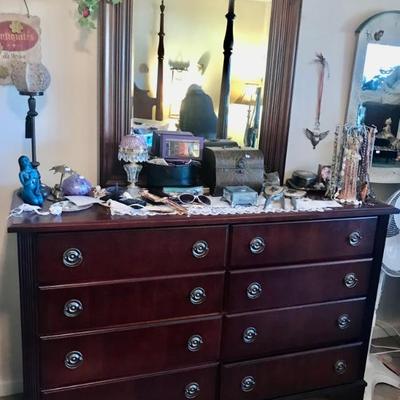 Bassett dresser with mirror $199
60 X 19 X 38
