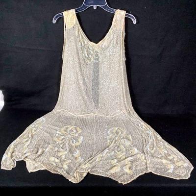 BIHY206 1920â€™s Glass Bead Flapper Dress	Very fragile, looks like some attempts & repairs have been made. Strings of glass beads and...