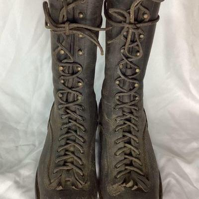 BIHY506 Antique Chippewa Menâ€™s Leather Logger Boots	Steel toed with spikes covering entire bottom sole. Very heavy boots. Chippewa shoe...