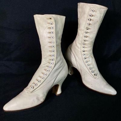 BIHY934 Utz & Dunn Edwardian Button Up Boots	Women's white leather lace up boots, Utz & Dunn Co., Rochester New York, label...