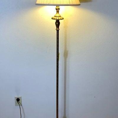 BIHY203 Vintage Bass Iron Floor Lamp	Has a rope style design on the pole. Lamp shade looks to be in good condition, don't see any rips or...