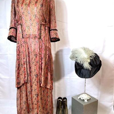 BIHY927 Antique Silk Day Dress Boots & Hat	Circa 1900's women's silk dress with black trim detailing. Approximate...