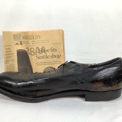 BIHY223 Guinness World Record Tallest Manâ€™s Individual Shoe	Black leather dress shoe. Information is in the newspaper. Don't have...
