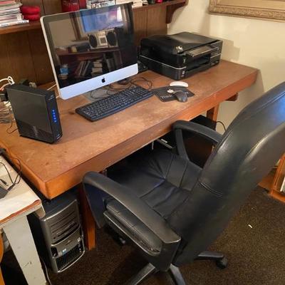 Compound desk of wood and MacPro 