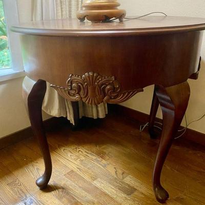 Antique Queen Anne Round Carved Lamp Table