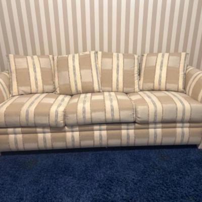 Full pull out couch 