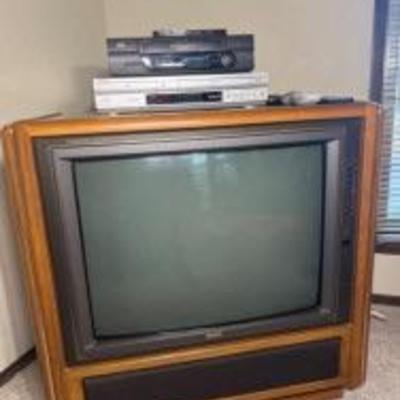 Retro TV  with built in swivel stand and speakers 