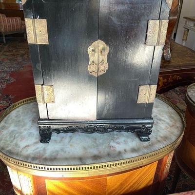 Jewelry box