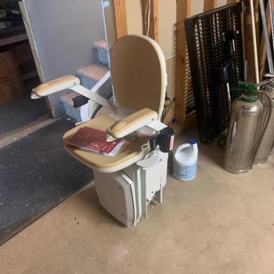 Lift chair, three months old almost new