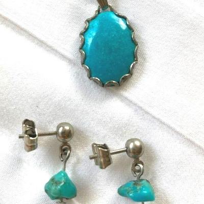 HFF009 Turquoise Dangle Earrings & Pendant 