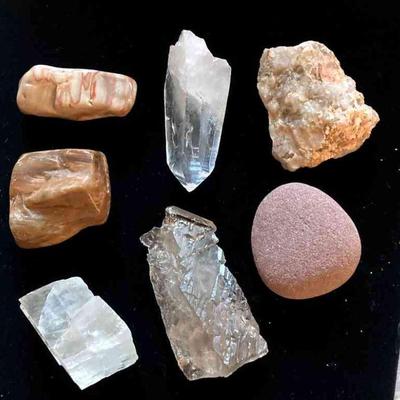 HFF031 Crystal Point And Rocks ???? 