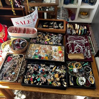 1000+ vintage and estate jewelry 