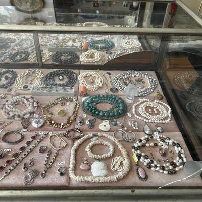 vintage jewelry 