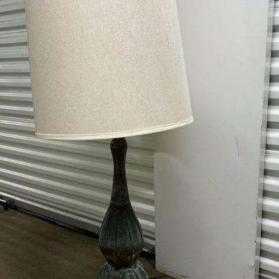 FTH438- Large Ornate Lamp